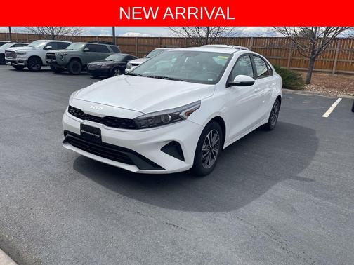 Snow White Pearl 2023 Kia Forte LXS