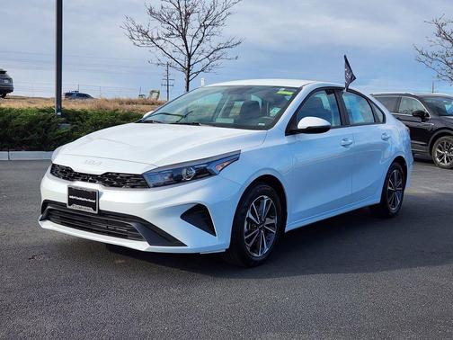 Snow White Pearl 2023 Kia Forte LXS