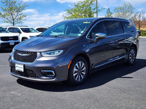 Granite Crystal Metallic Clearcoat 2022 Chrysler Pacifica Hybrid Limited