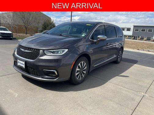 Granite Crystal Metallic Clearcoat 2022 Chrysler Pacifica Hybrid Limited