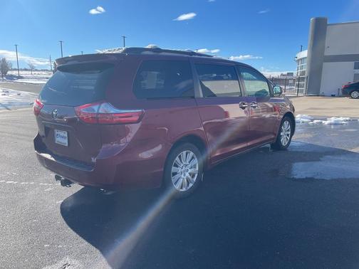 2017 Toyota Sienna XLE
