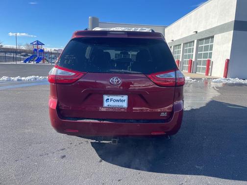 2017 Toyota Sienna XLE