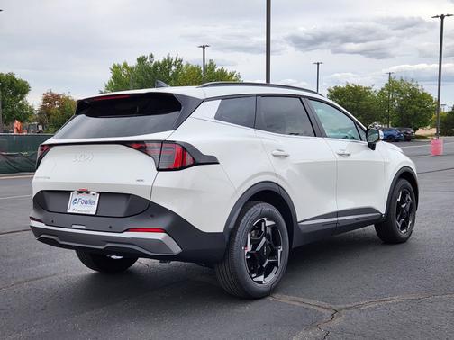 Snow White Pearl 2027 Kia Sportage Hybrid EX