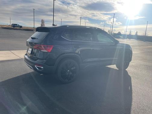 2024 Volkswagen Taos 1.5T SEL