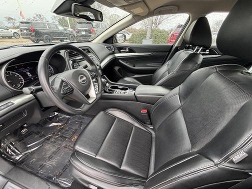 2023 Nissan Maxima SV