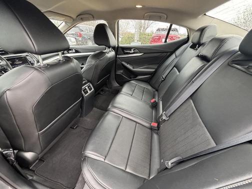 2023 Nissan Maxima SV