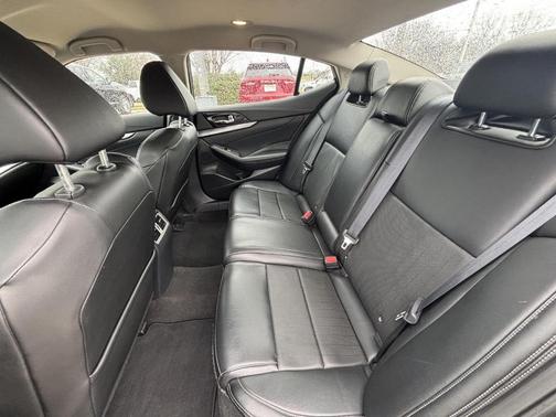 2023 Nissan Maxima SV