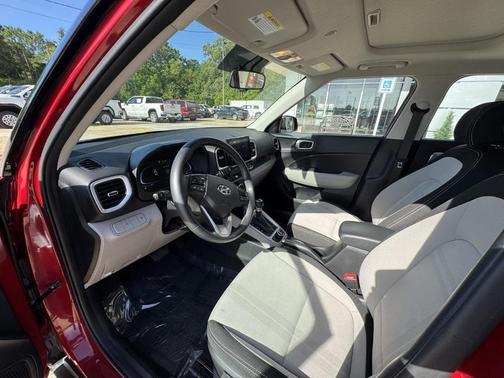 2025 Hyundai VENUE SEL