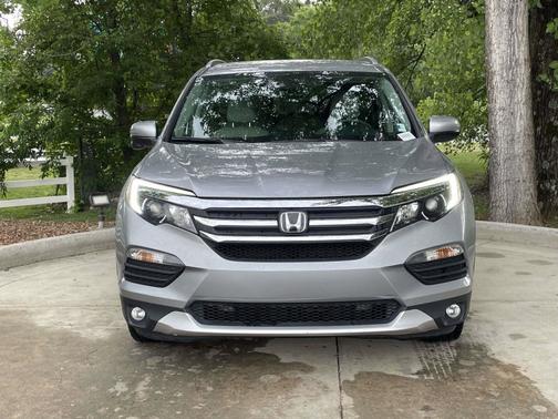 Lunar Silver Metallic 2017 Honda Pilot