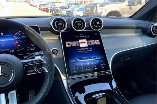 2025 Mercedes-Benz GLC 300 4MATIC