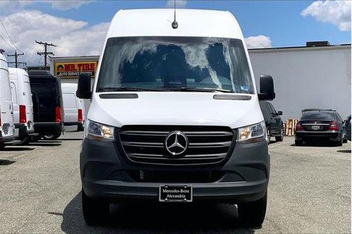 Arctic White 2026 Mercedes-Benz Sprinter 2500 Cargo 144 WB
