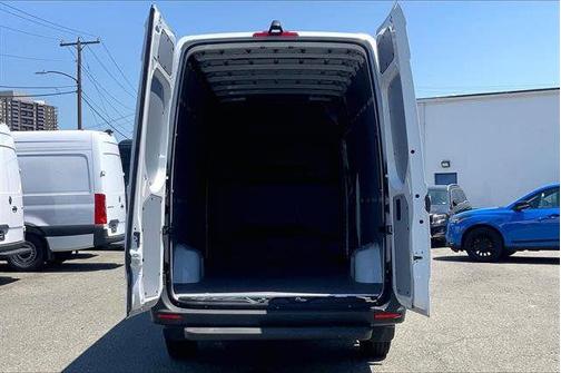 Arctic White 2026 Mercedes-Benz Sprinter 2500 Cargo 170 WB