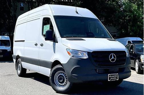 Arctic White 2026 Mercedes-Benz Sprinter 2500 Cargo 144 WB