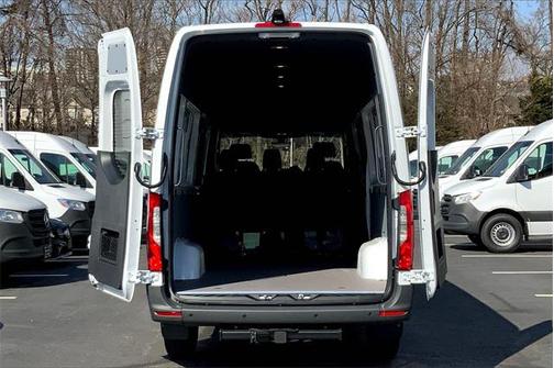 2025 Mercedes-Benz Sprinter 2500 Crew 170 WB