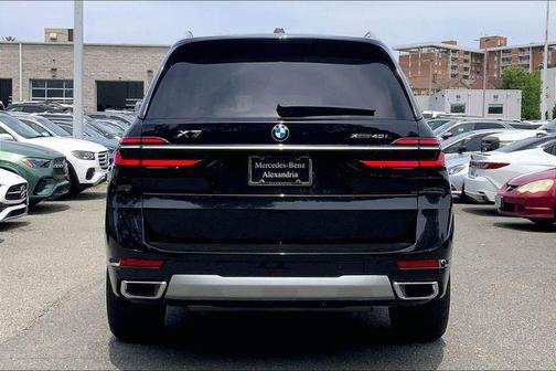 Black Sapphire Metallic 2025 BMW X7 xDrive40i