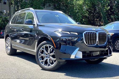 Black Sapphire Metallic 2025 BMW X7 xDrive40i