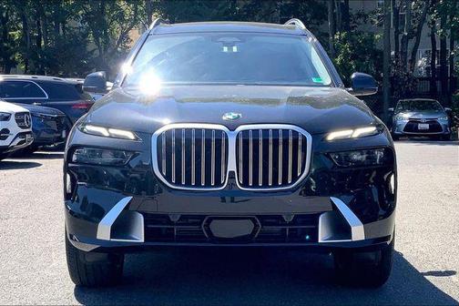 Black Sapphire Metallic 2025 BMW X7 xDrive40i