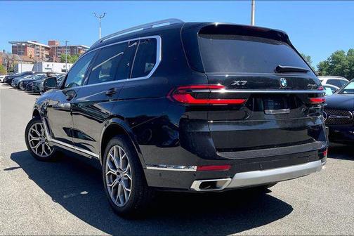 Black Sapphire Metallic 2025 BMW X7 xDrive40i