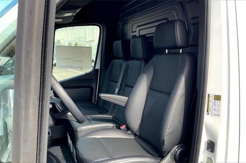 2025 Mercedes-Benz Sprinter 2500 Cargo 144 WB