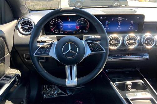 2025 Mercedes-Benz GLB 250 4MATIC
