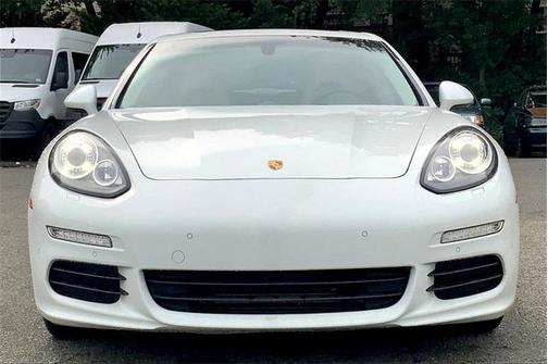 2016 Porsche Panamera Edition