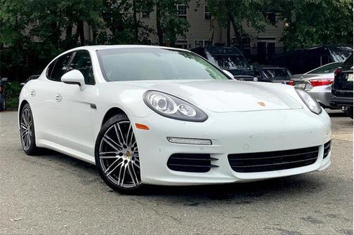 2016 Porsche Panamera Edition