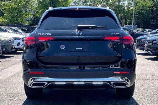 Obsidian Black Metallic 2026 Mercedes-Benz GLC 300 4MATIC