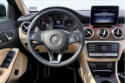Photo 4 of 28 of 2019 Mercedes-Benz GLA 250 Base 4MATIC