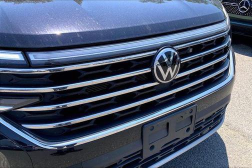 Deep Black Pearl 2024 Volkswagen Atlas 2.0T SE w/Technology 4MOTION
