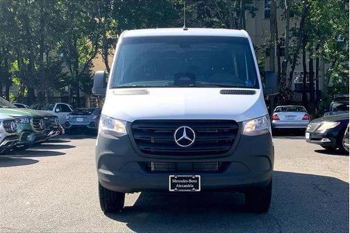 Arctic White 2026 Mercedes-Benz Sprinter 2500 Cargo 144 WB