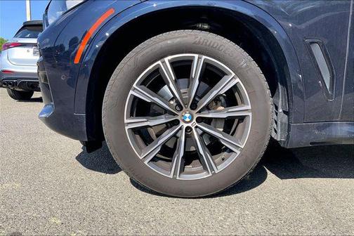 Carbon Black Metallic 2023 BMW X5 xDrive40i