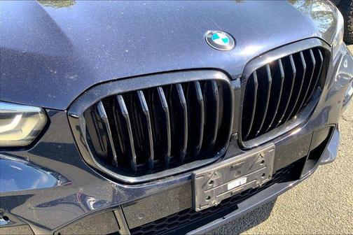 Carbon Black Metallic 2023 BMW X5 xDrive40i