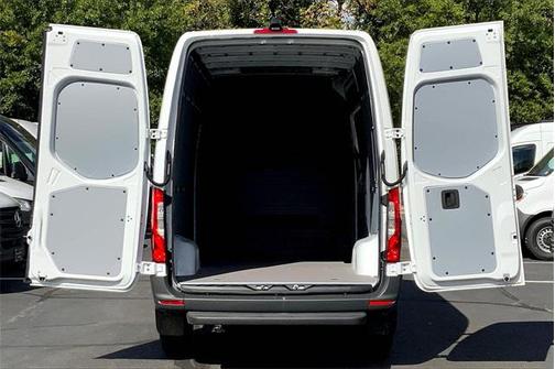 2025 Mercedes-Benz Sprinter 2500 Cargo 144 WB