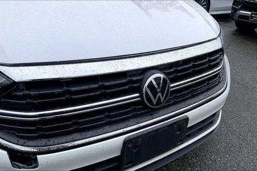Opal White Pearl 2023 Volkswagen Jetta 1.5T SE