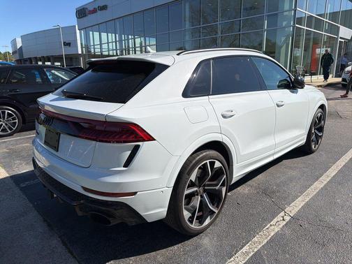 Glacier White Metallic 2023 Audi RS Q8 4.0T