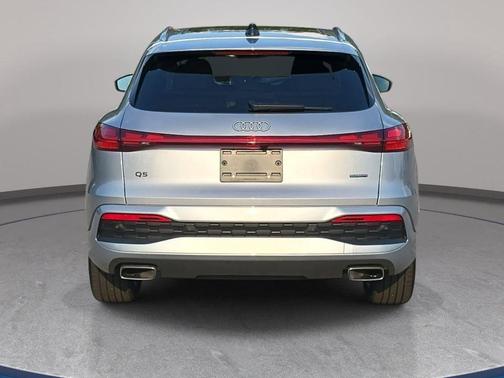 Florett Silver Metallic 2025 Audi Q5 Prestige TFSI quattro S tronic