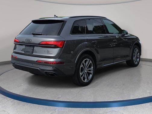 Samurai Gray Metallic 2025 Audi Q7 45 Premium
