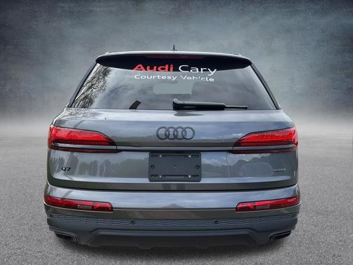 Samurai Gray Metallic 2025 Audi Q7 45 Premium