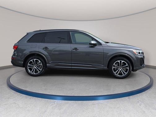 Samurai Gray Metallic 2025 Audi Q7 45 Premium