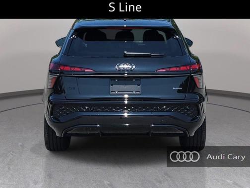 Mythos Black Metallic 2026 Audi Q3 TFSI quattro S tronic