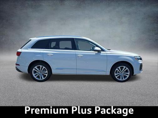 2025 Audi Q7 55 Premium Plus
