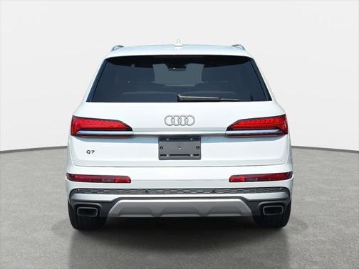 2025 Audi Q7 45 Premium Plus