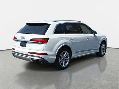 2025 Audi Q7 45 Premium Plus