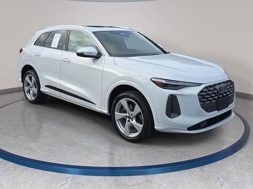 Glacier White Metallic 2025 Audi Q5 Premium Plus TFSI quattro S tronic