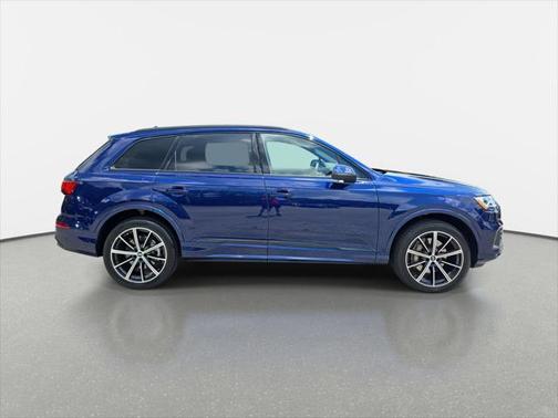 2022 Audi Q7 55 Premium Plus