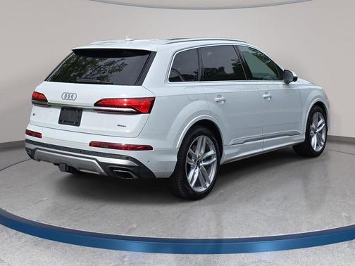 Glacier White Metallic 2025 Audi Q7 55 Premium Plus