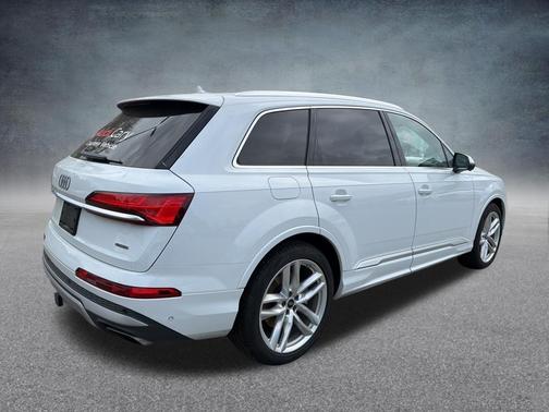 Glacier White Metallic 2025 Audi Q7 55 Premium Plus