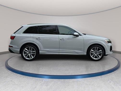 Glacier White Metallic 2025 Audi Q7 55 Premium Plus