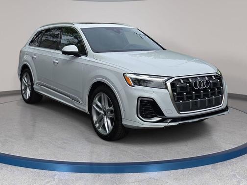 Glacier White Metallic 2025 Audi Q7 55 Premium Plus