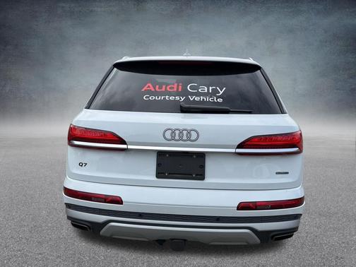Glacier White Metallic 2025 Audi Q7 55 Premium Plus